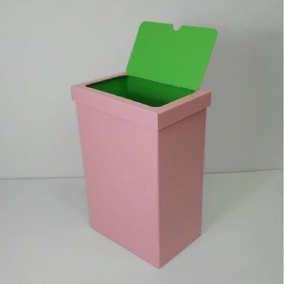 加藤段ボール株式会社 0220-ftg0101Pink　【蓋つきゴミ箱 １個 ダンボール ゴミ箱 45L 45リットル ゴミばこ ごみ箱 ごみばこ ダストボックス インテリア 頑丈 おしゃれ かわいい スリム 分別 家庭 子供部屋 キッチン 屋外 屋内  段ボールゴミ箱 ダンボール箱 段ボール箱 45l　桃桜うめこ（桃）】